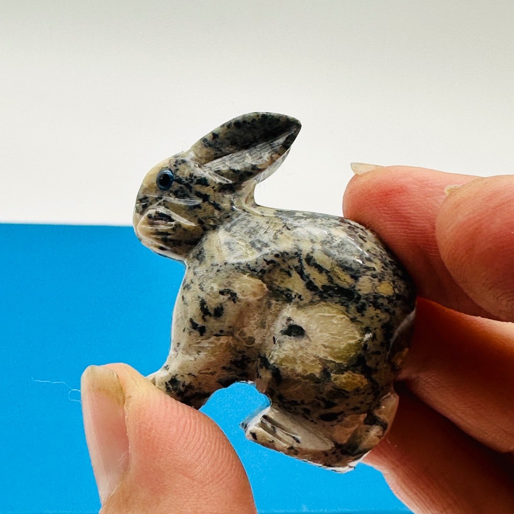 Vintage Hand Carved Stone Marble Bunny Rabbit Figurine Blue Eyes‎